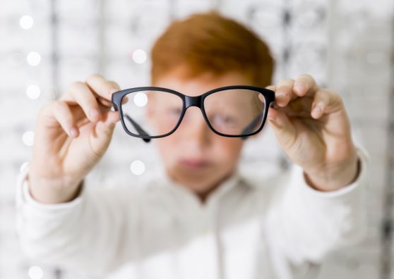 Sanidad financiará las gafas y lentillas a las familias que no se lo puedan permitir a partir de 2025