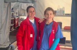 Entregan la Cruz del Mérito Civil a dos enfermeras por su labor humanitaria tras los terremotos de Turquía