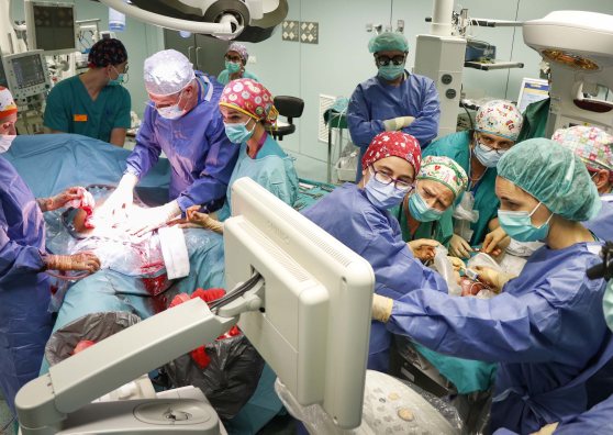 El Hospital la Fe interviene con éxito un tumor cardiaco en un bebé antes de nacer