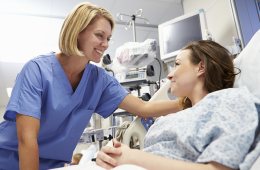 SATSE denuncia las "10 asignaturas suspensas" de la ministra de Sanidad con las enfermeras