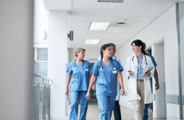 Critican la discriminación en puestos de dirección sanitaria que sufren los enfermeros