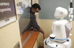 Dos robots ahorran dos millones de pasos y 3.100 horas de trabajo al personal sanitario de un hospital de Chicago