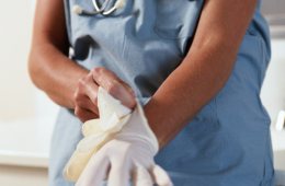 Las enfermeras informan sobre la prevención de infecciones de transmisión sexual