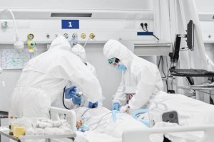 Las enfermeras, primera línea de defensa frente a enfermedades infecciosas y epidemias