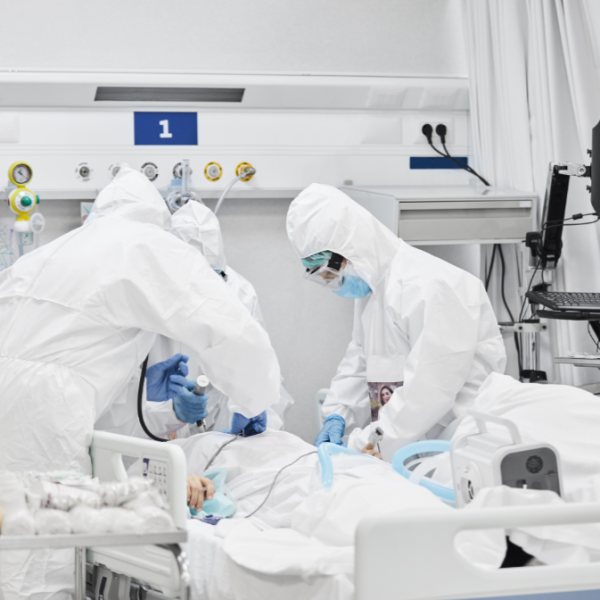 Las enfermeras, primera línea de defensa frente a enfermedades infecciosas y epidemias