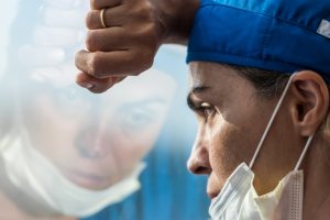 Denuncian el «tremendo desgaste psicológico» acumulado por las enfermeras en la sexta ola