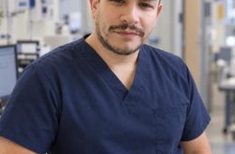De TCAE a estudiante de Enfermer&iacute;a: la historia detr&aacute;s de NandiNurse