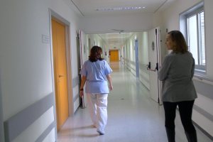 “El trabajo nocturno y a turnos de las enfermeras justifica poder acceder a la jubilación anticipada”