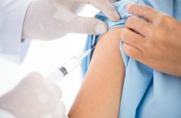 Sanidad adelanta a finales de septiembre la vacunación contra el covid y recomienda vacunar a los bebés de riesgo contar el VRS