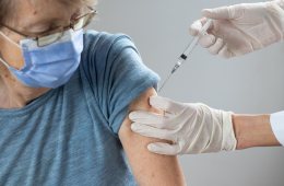 SATSE denuncia que comienza la campaña de vacunación sin enfermeras suficientes para realizarla