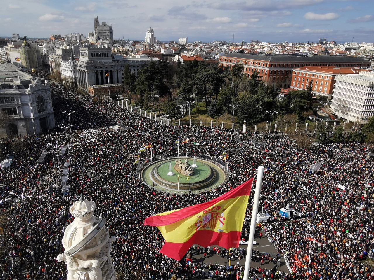 Miles de personas se manifiestan en defensa de la sanidad pública